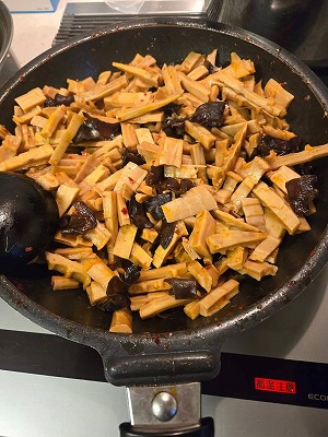 五六市の試食準備1